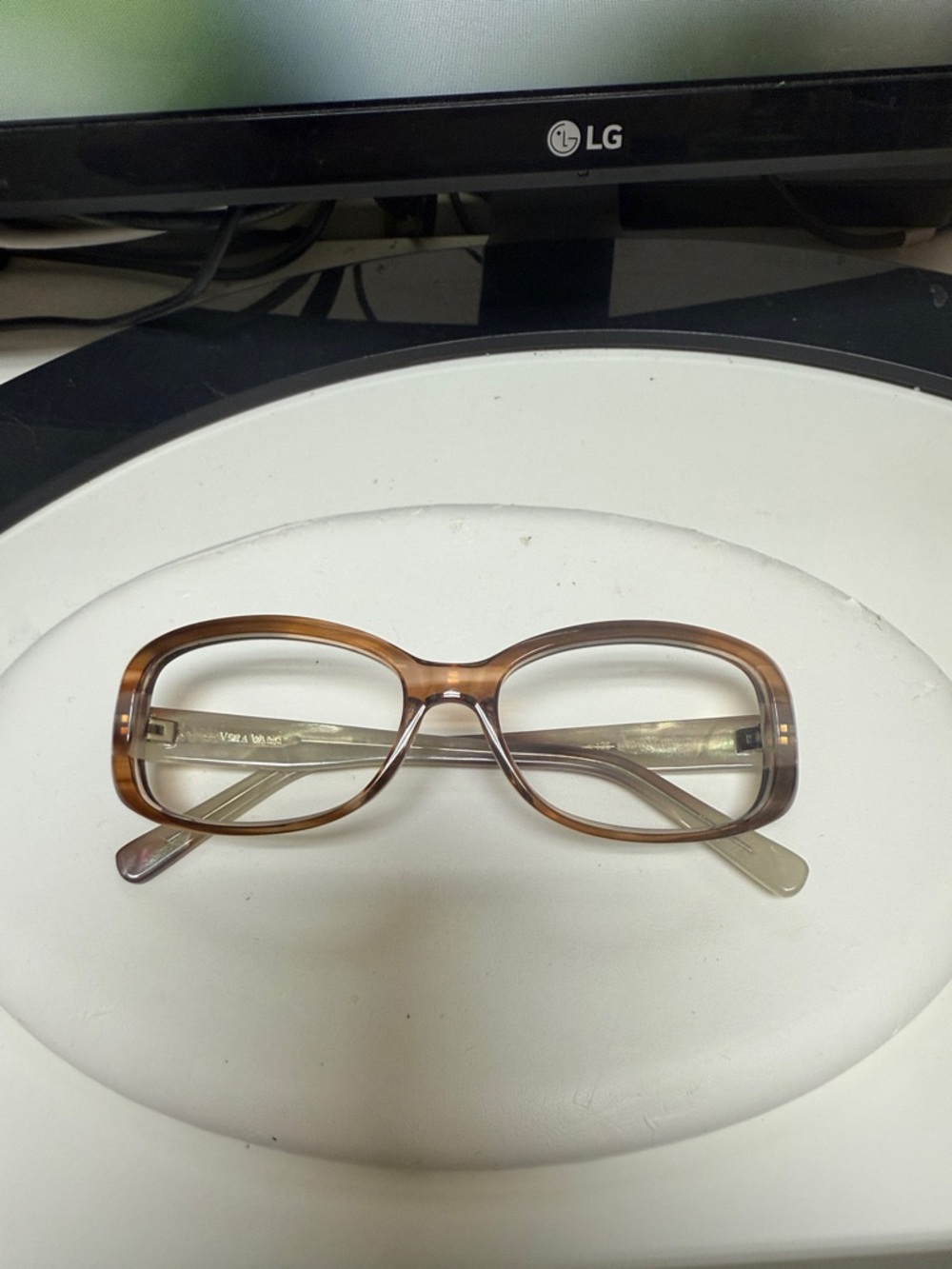 Translucent Brown Tortoiseshell Eyeglasses
Vera want